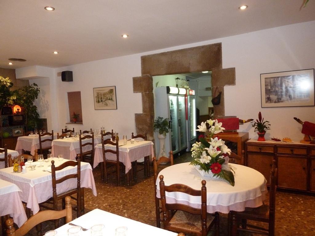 Restaurant Fonda Giralt Hotel Amer Exterior photo